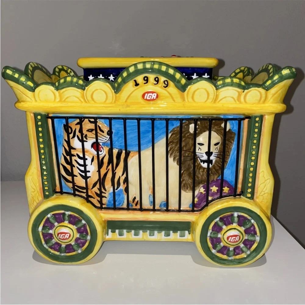 IGA vintage circus